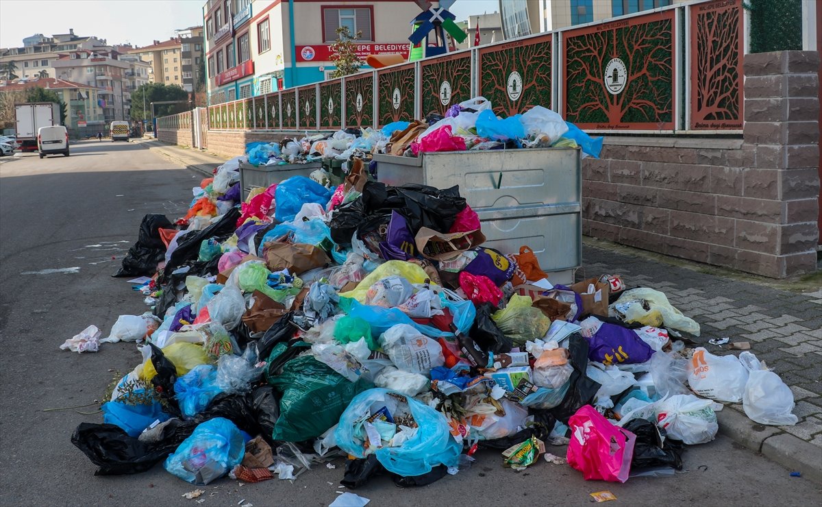 Maltepe Belediye Başkanı Ali Kılıç, çöplerin yanında açıklama yaptı #4