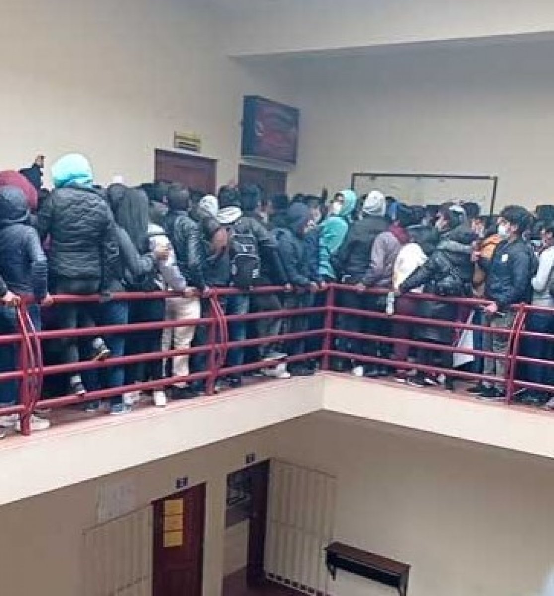 Railings broken in Bolivia college fight: 7 dead #2