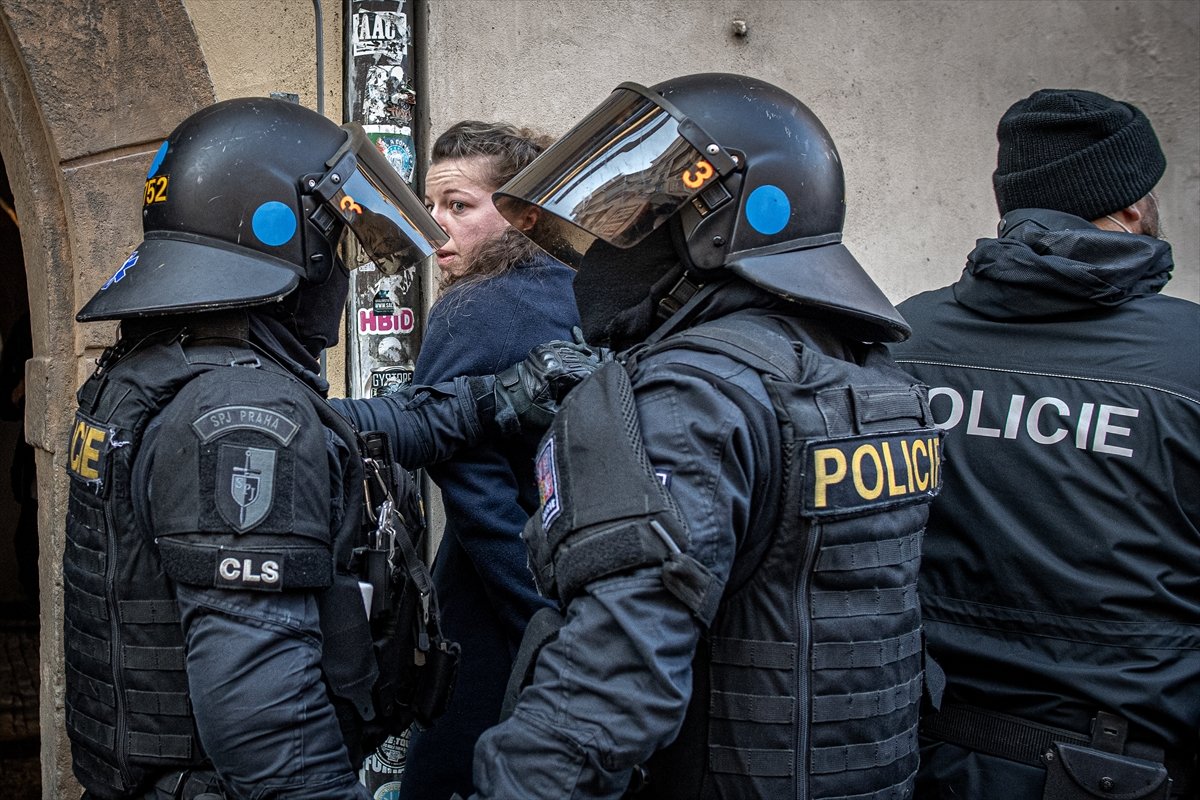 Prag da hükümetin koronavirüs kısıtlamaları protesto edildi #1