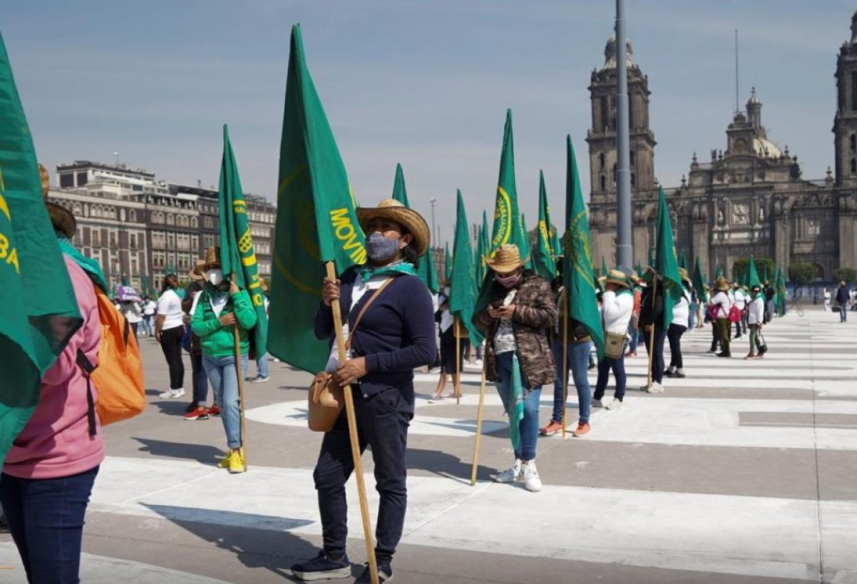 15 policewomen and 19 people were injured during the March 8 march in Mexico #5