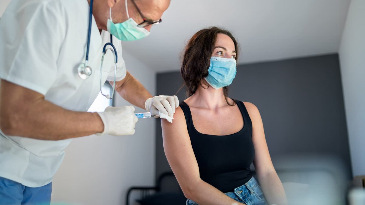 Unmasked normalization period in the USA on the condition of being vaccinated