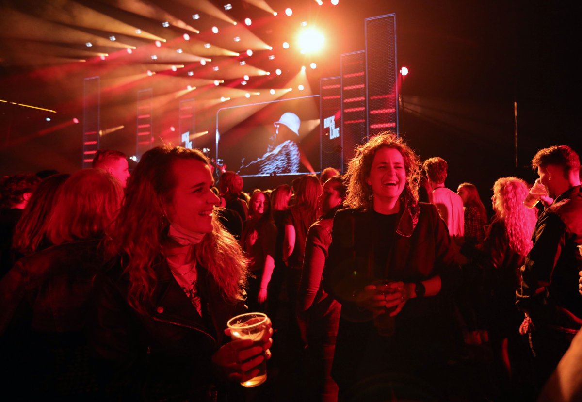 Corona experiment with 1,300 people in a nightclub in the Netherlands #5