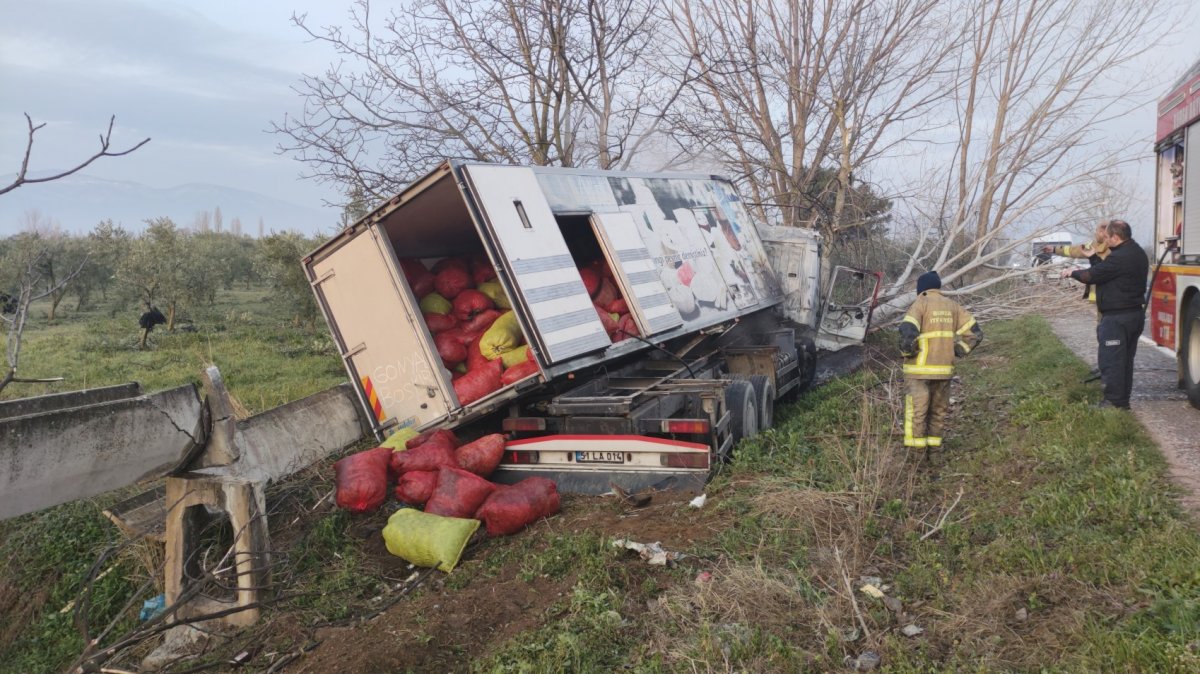 Bursa’da kamyon alev alev yandı, sürücü son anda kurtarıldı #1
