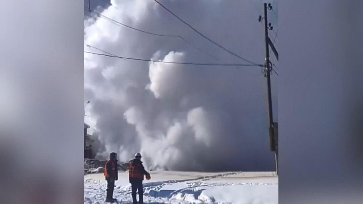 Explosion moment in hot water pipe in Russia #2