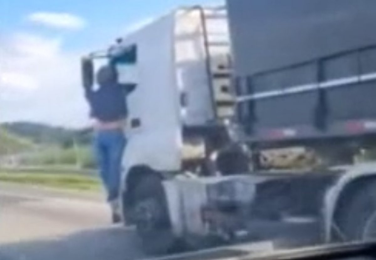 A man in Brazil did not get out of the truck that killed his wife and escaped # 2