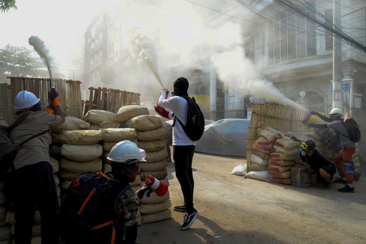 Security forces in Myanmar expel striking railway workers from their homes #5