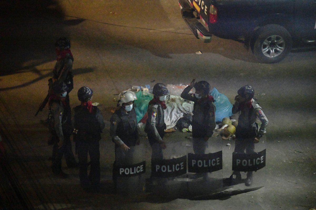 Security forces in Myanmar expel striking railway workers from their homes #4