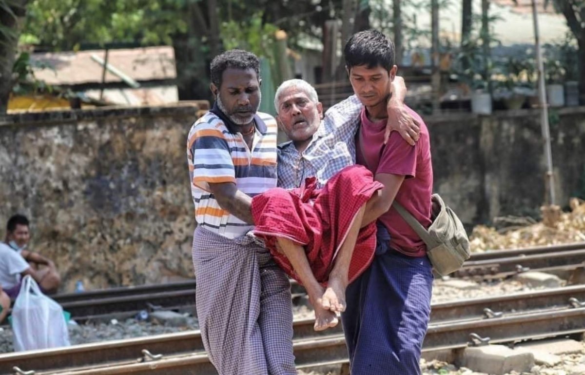 Security forces in Myanmar expel striking railway workers from their homes #10