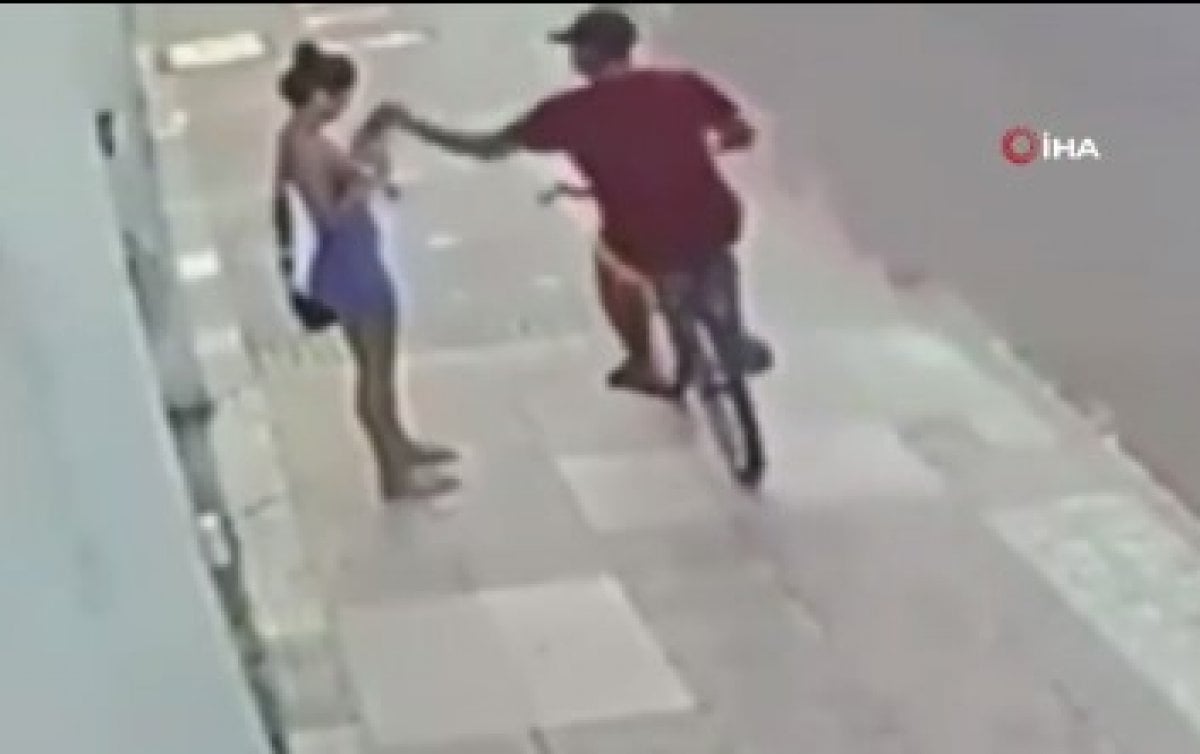 A man in Brazil crushed the thief who stole his girlfriend's phone with his car #1