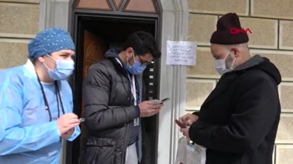 Friday prayers over the age of 65 were vaccinated in Arnavutköy #3