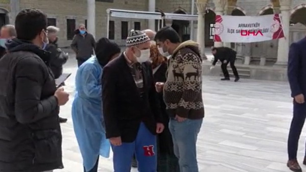 Friday prayers over the age of 65 were vaccinated in Arnavutköy #4
