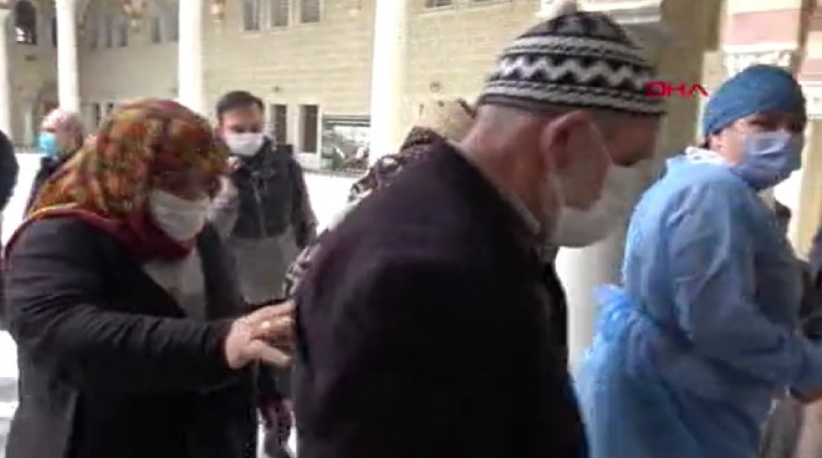 Friday prayers over the age of 65 were vaccinated in Arnavutköy #5