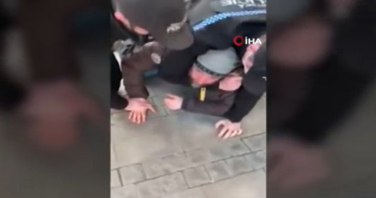 Detention of unmasked person in front of his child in Czechia #1