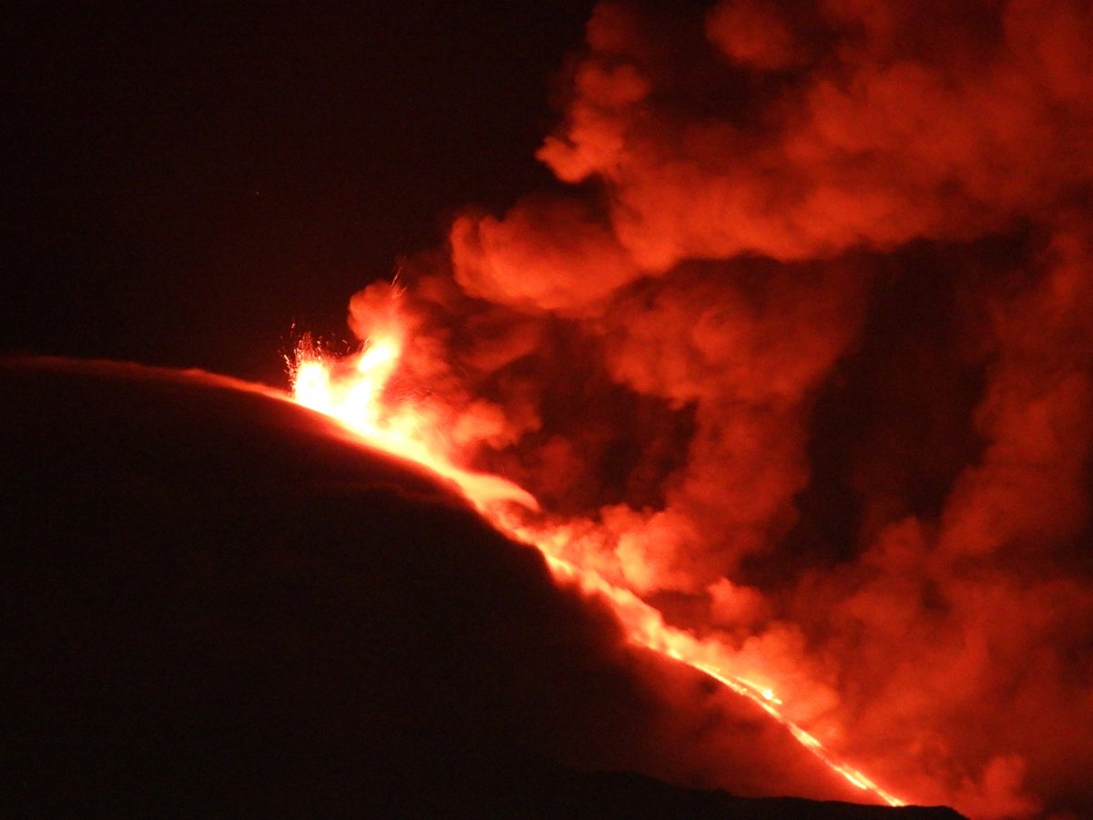 Volcano Etna spews lava again in Italy #4