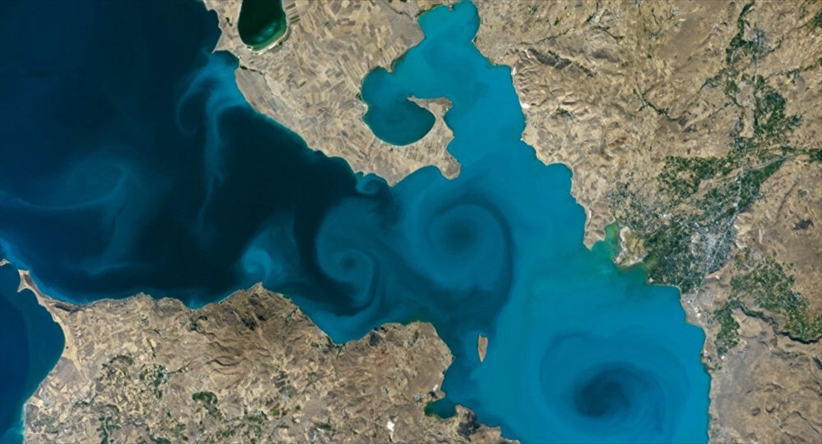 The photograph of Lake Van from space has been awarded to the NASA competition #1