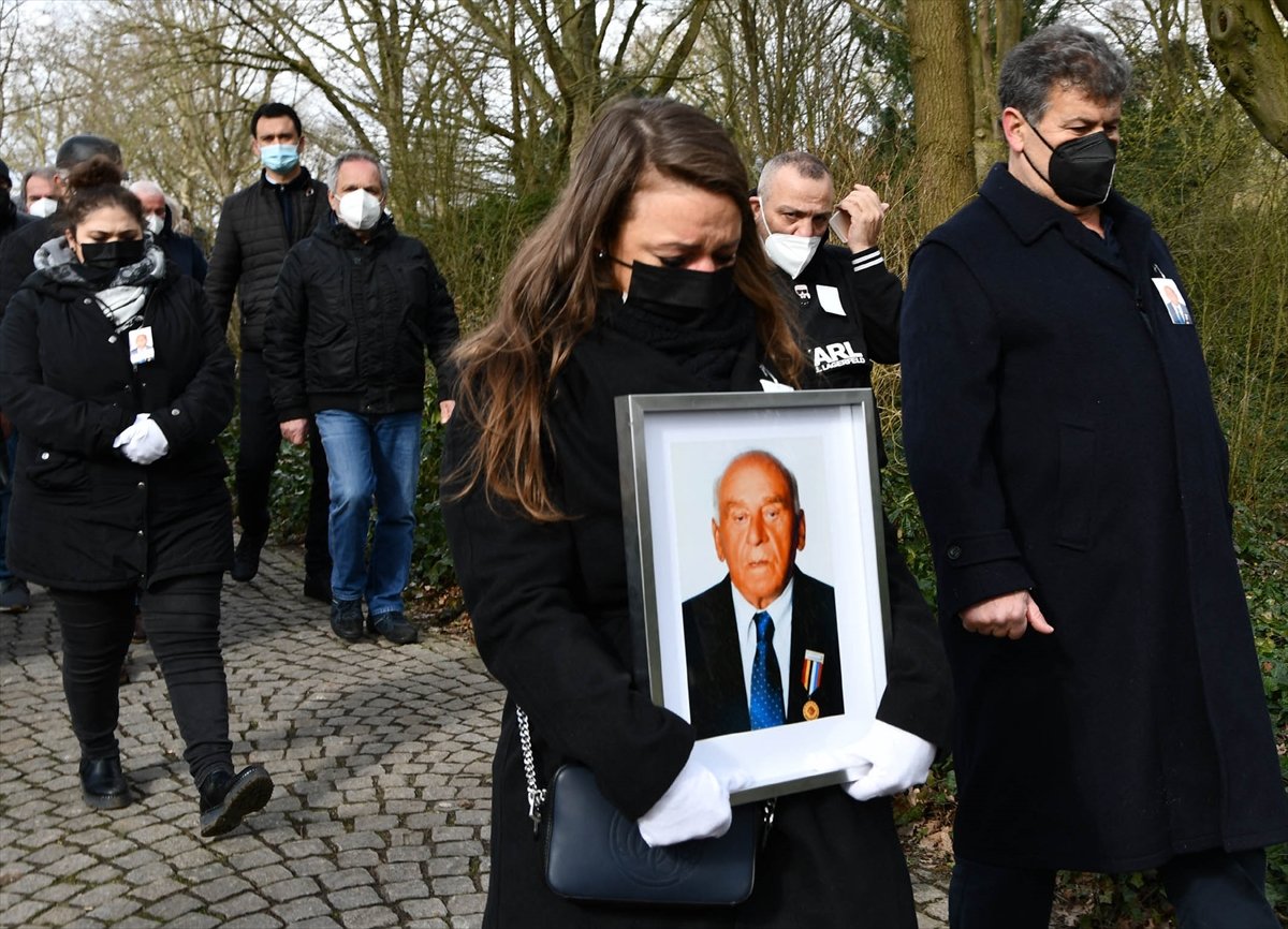 Almanya da vefat eden Kore gazisi Ermeni asıllı Minas Kaya için Türk bayraklı cenaze töreni #1