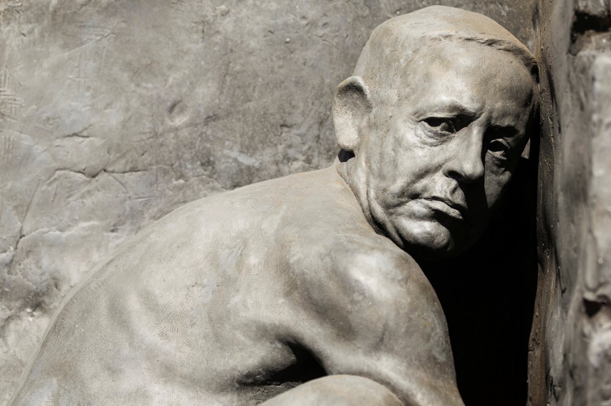 Nude Netanyahu statue alarmed in Israel #3