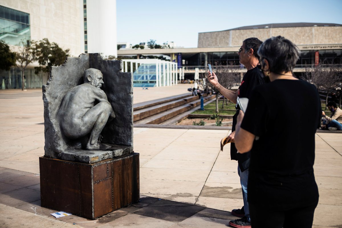 Nude Netanyahu statue alarmed in Israel #2