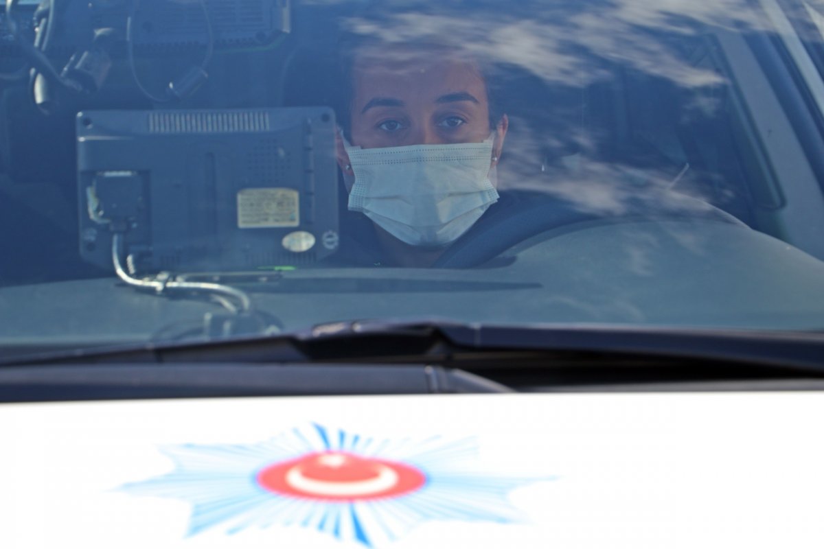 Tek kadın radar polisi Antalya’da hız yapanlara göz açtırmıyor #2
