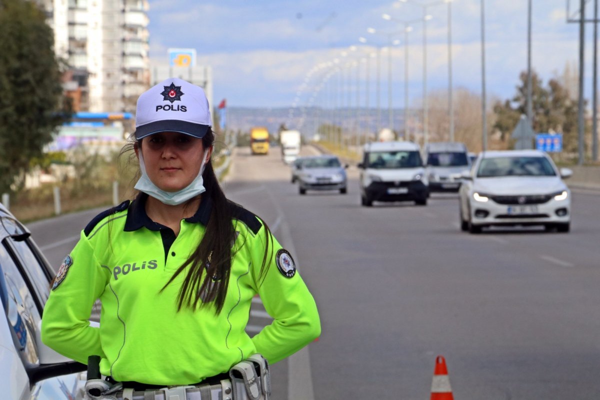 Tek kadın radar polisi Antalya’da hız yapanlara göz açtırmıyor #4