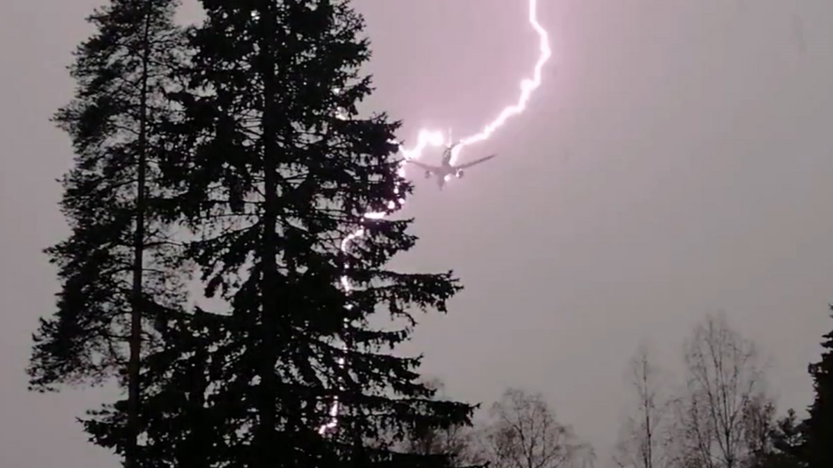 Lightning hits passenger plane in Finland #2