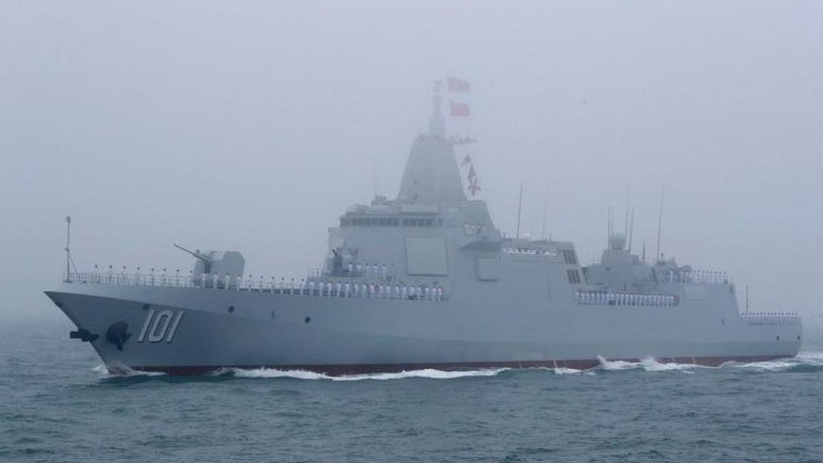 Chinese guided rocket destroyer ‘Type 055’ approaches Japan for the first time