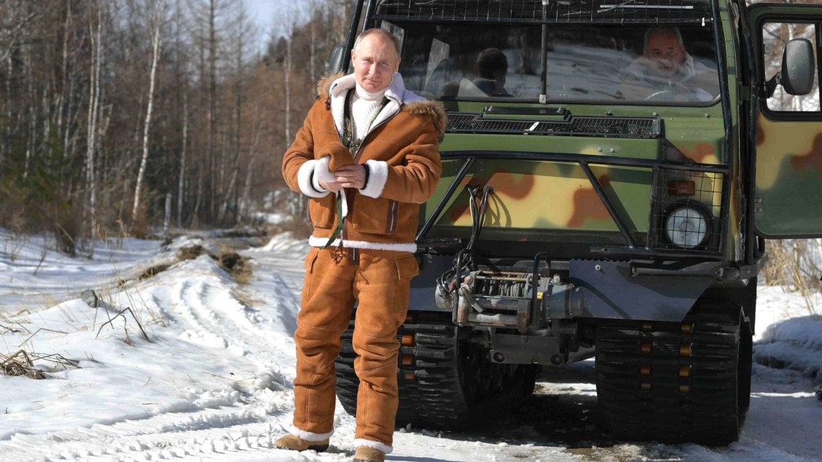 Putin is in Siberia with Defense Minister on weekend break
