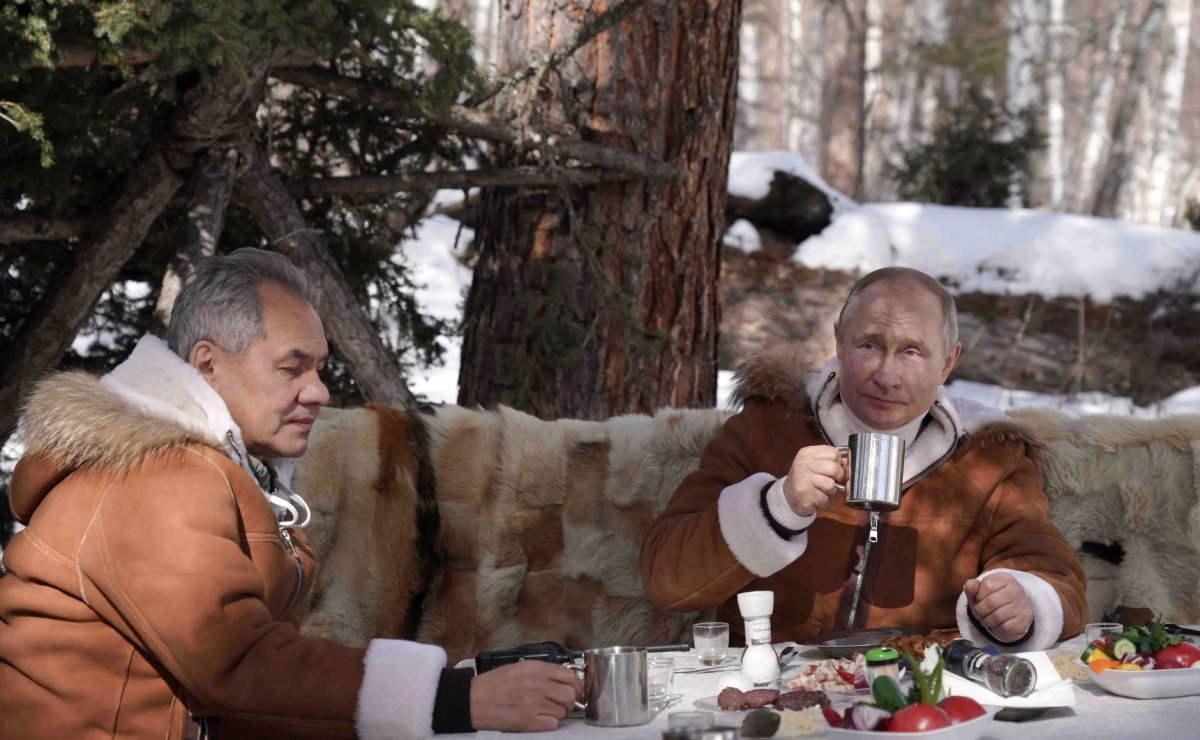 Putin at #1 in Siberia with Defense Minister on weekend break