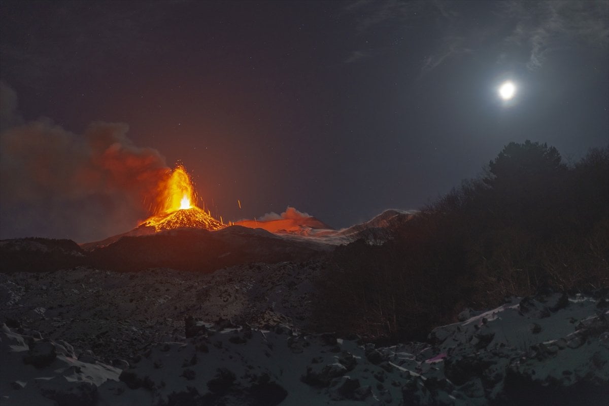 Mount Etna spews lava and ash #3