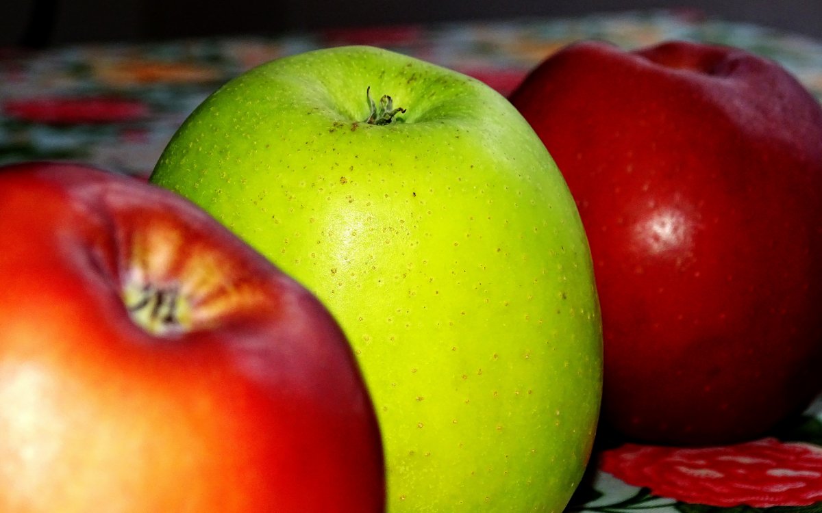 Red and green apples: Which is healthier?  #one