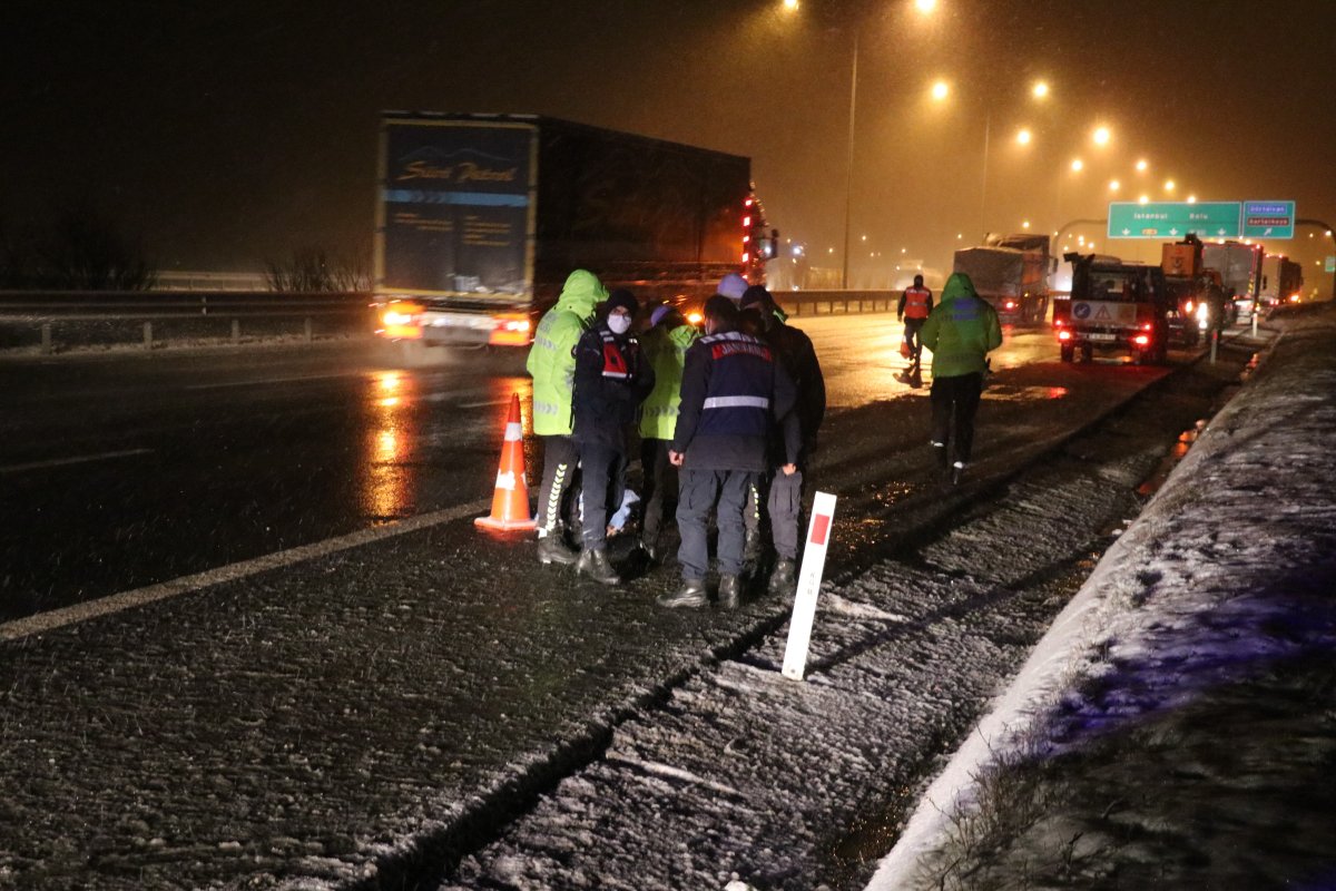 Truck hit the passenger who was taken off the bus in Bolu # 1