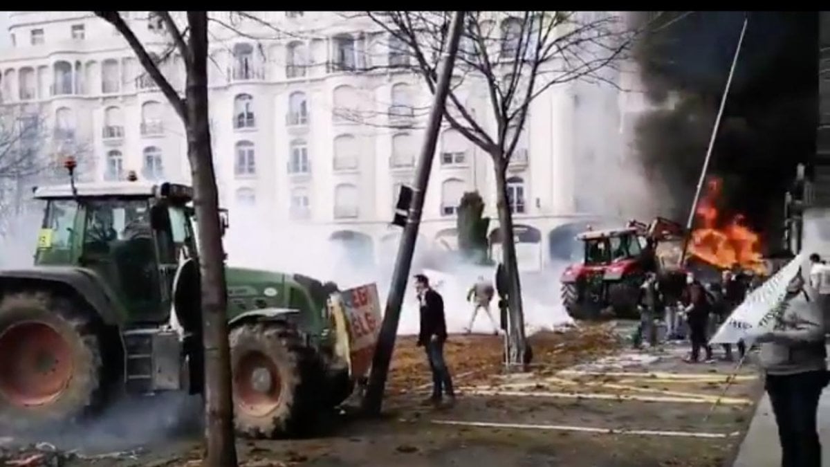 Farmers in France drove their tractors into police