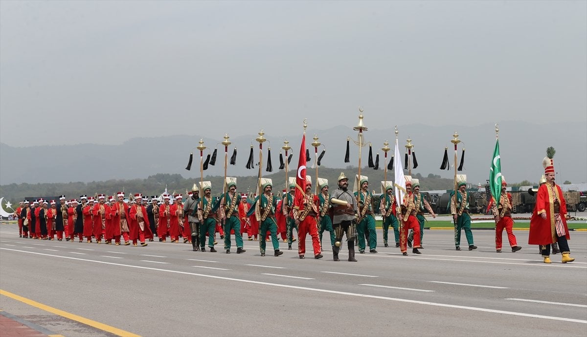 Military parade held on Pakistan National Day #4