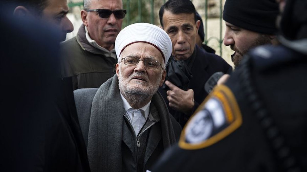 Israel imposes a travel ban on Masjid al-Aqsa Imam Hatibi Sabri #2