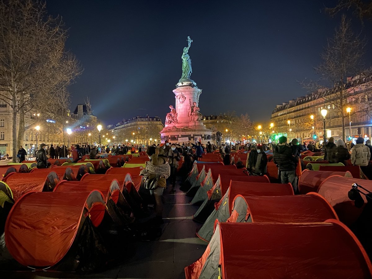 Immigrants camped in Paris to show their reactions to the government #2