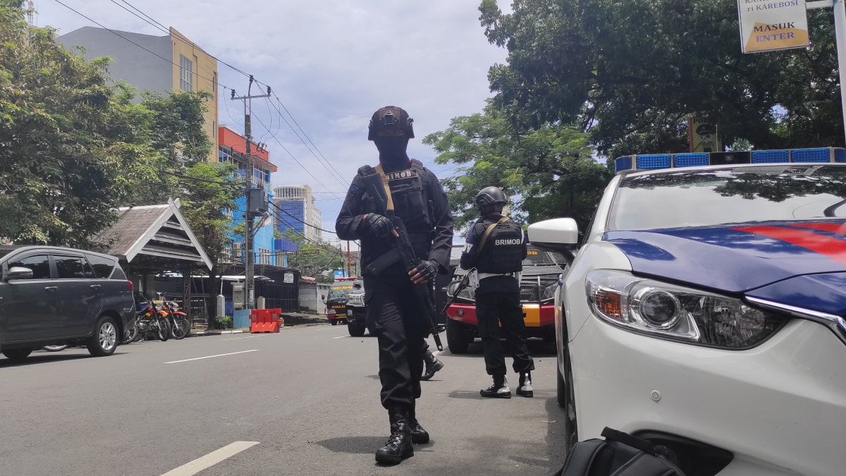 Bomb attack on church in Indonesia