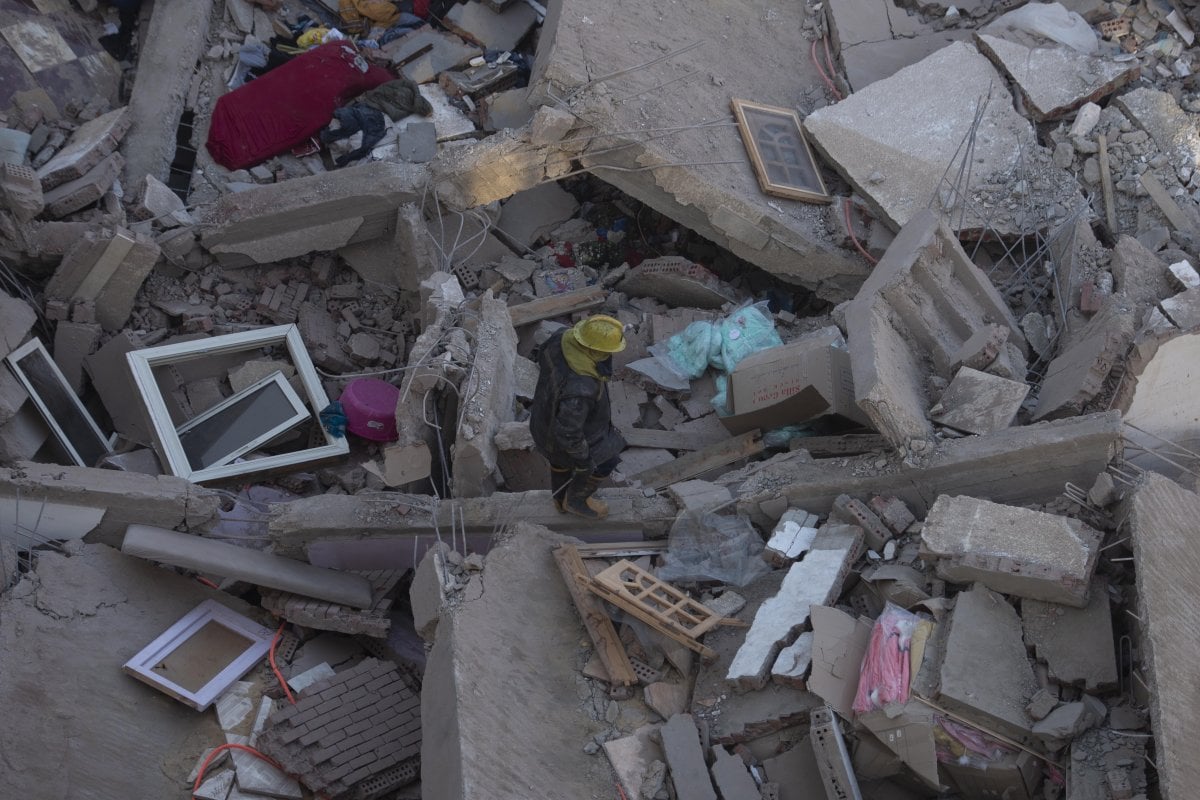 18 people died in building collapsed in Cairo #1