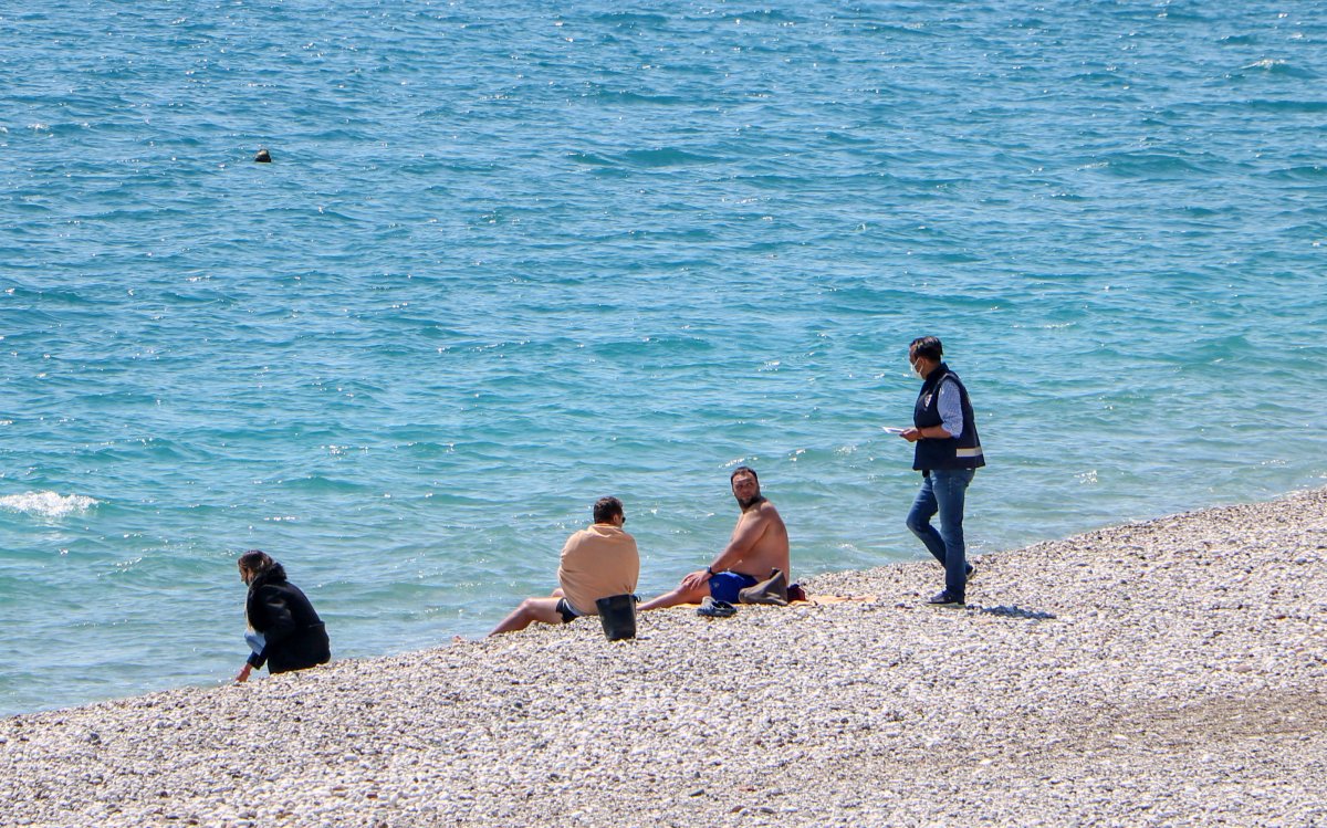 Antalya’da denize giren turistlerin pasaportu kontrol edildi #2