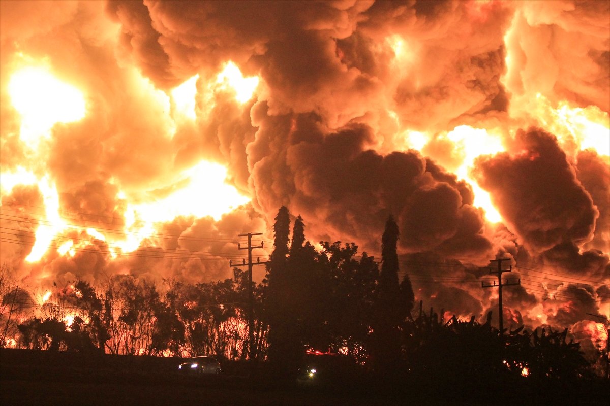 Explosion at oil refinery in Indonesia #6