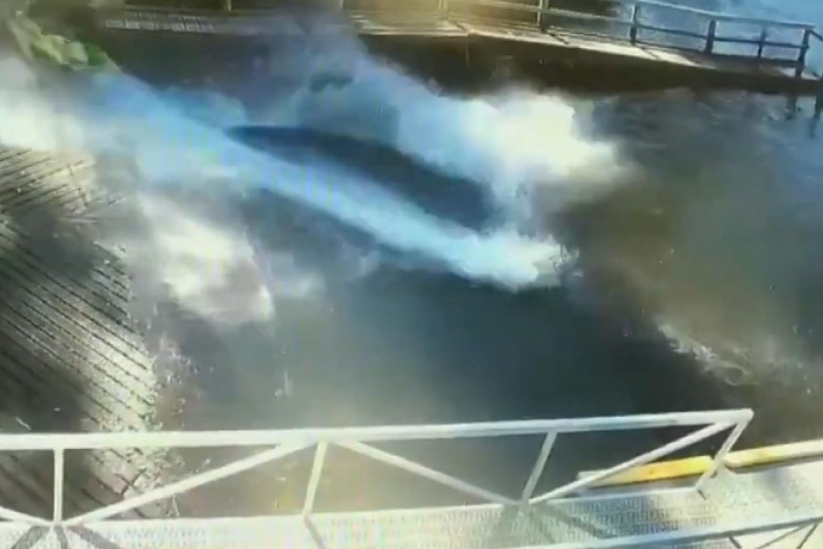 Jet ski out of control hit the pier in Australia #2
