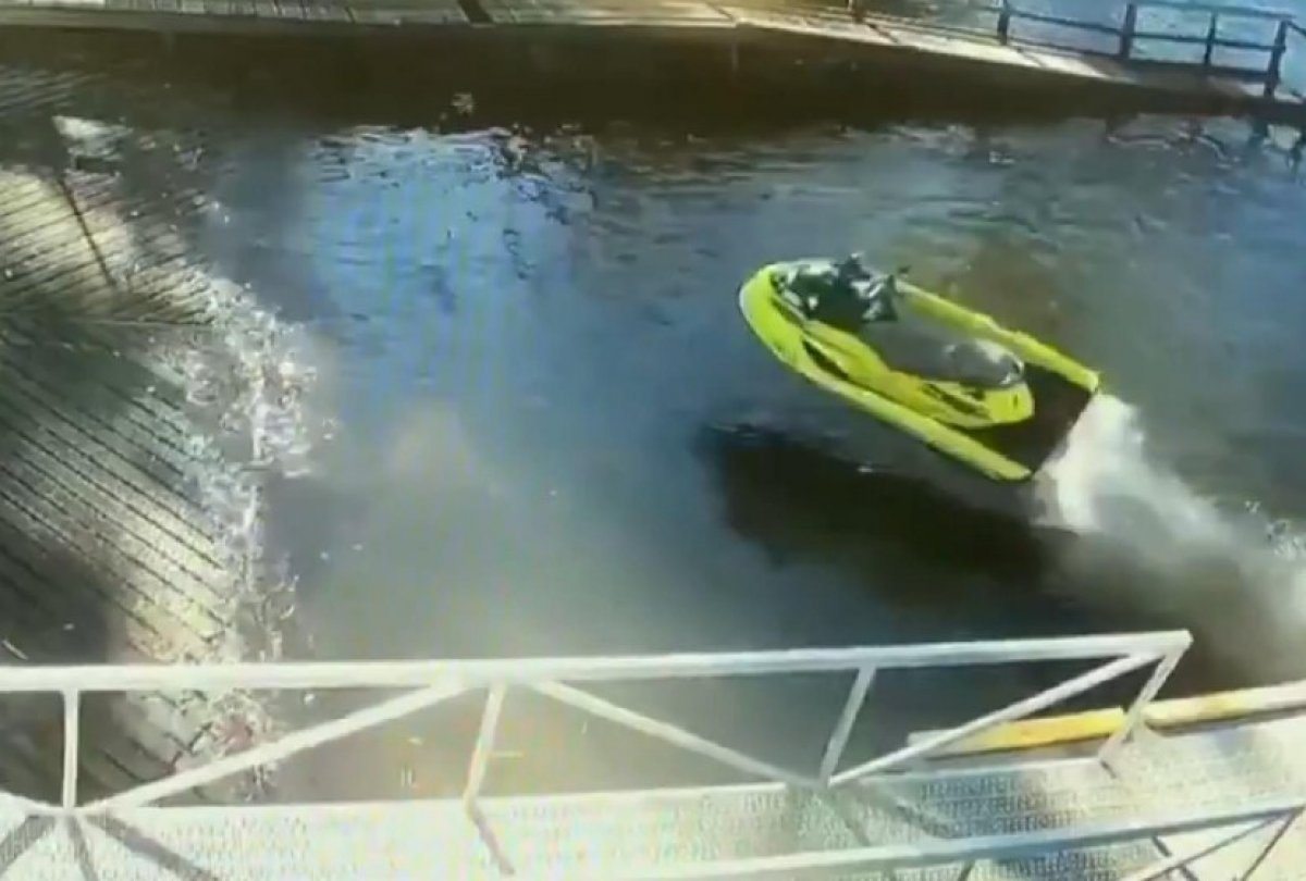 Jet ski out of control hit the pier in Australia #3