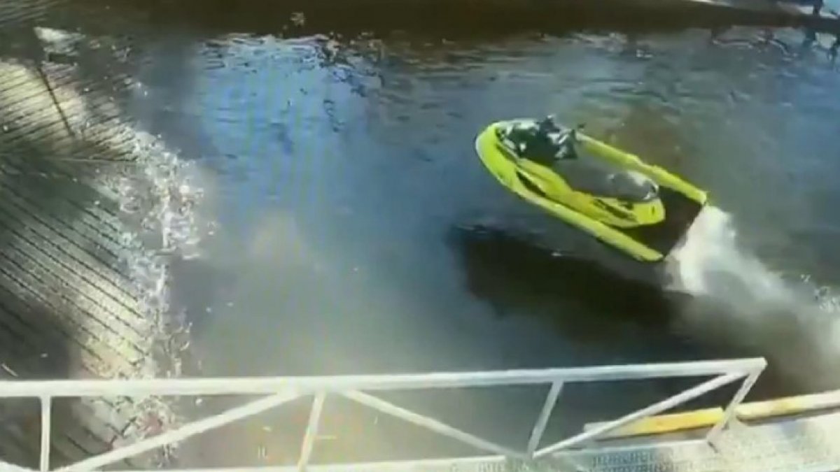 Jet ski out of control hits pier in Australia