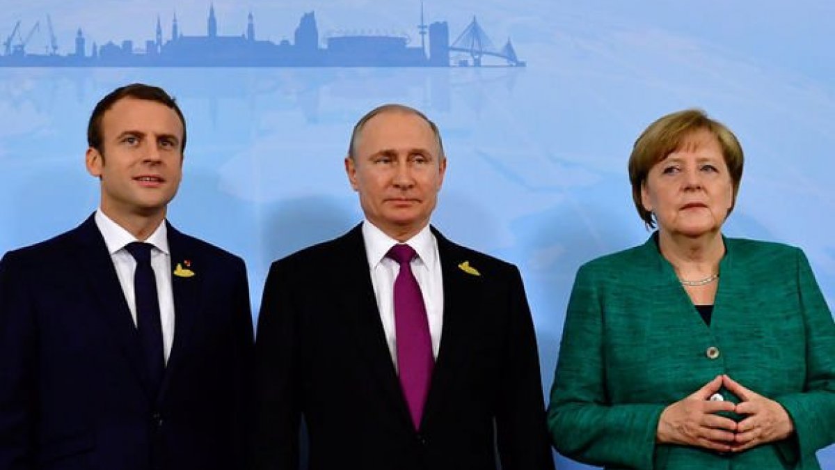 Putin, Merkel and Macron discuss Sputnik V vaccine