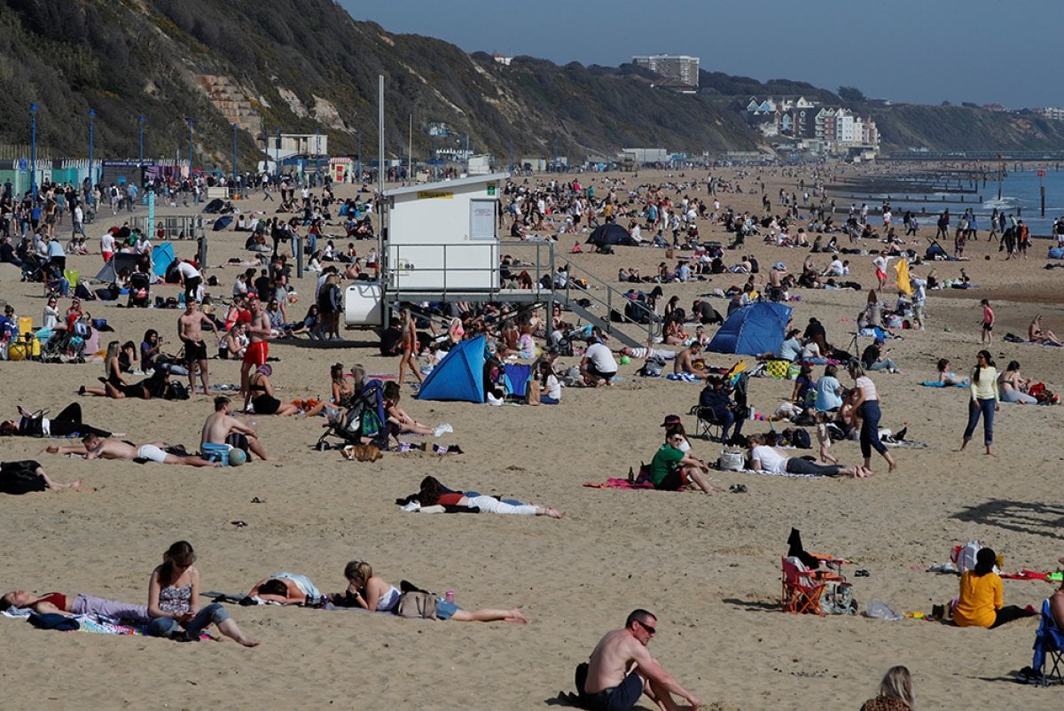 Parks and beaches in England are full #2