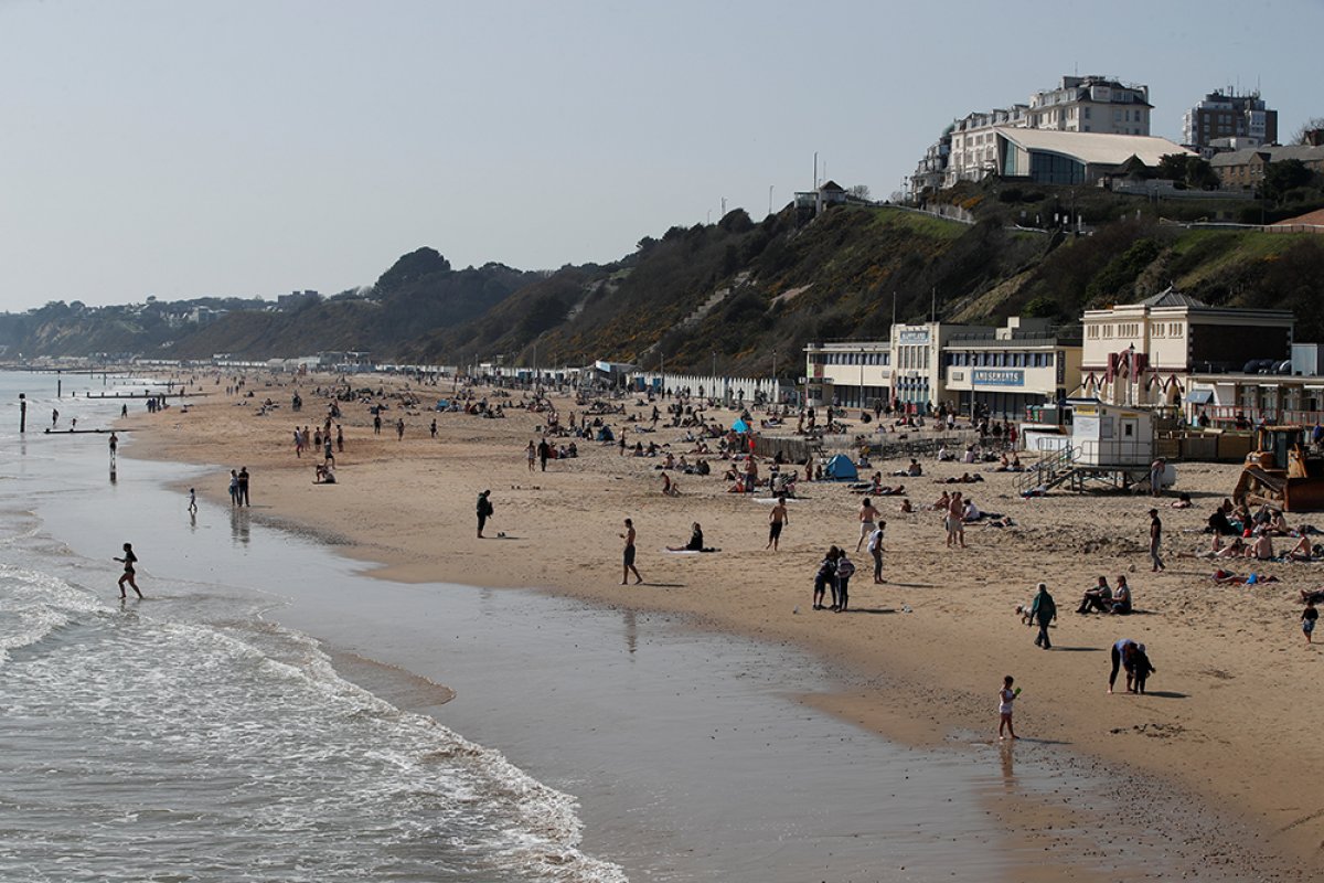 Parks and beaches in England are full #12