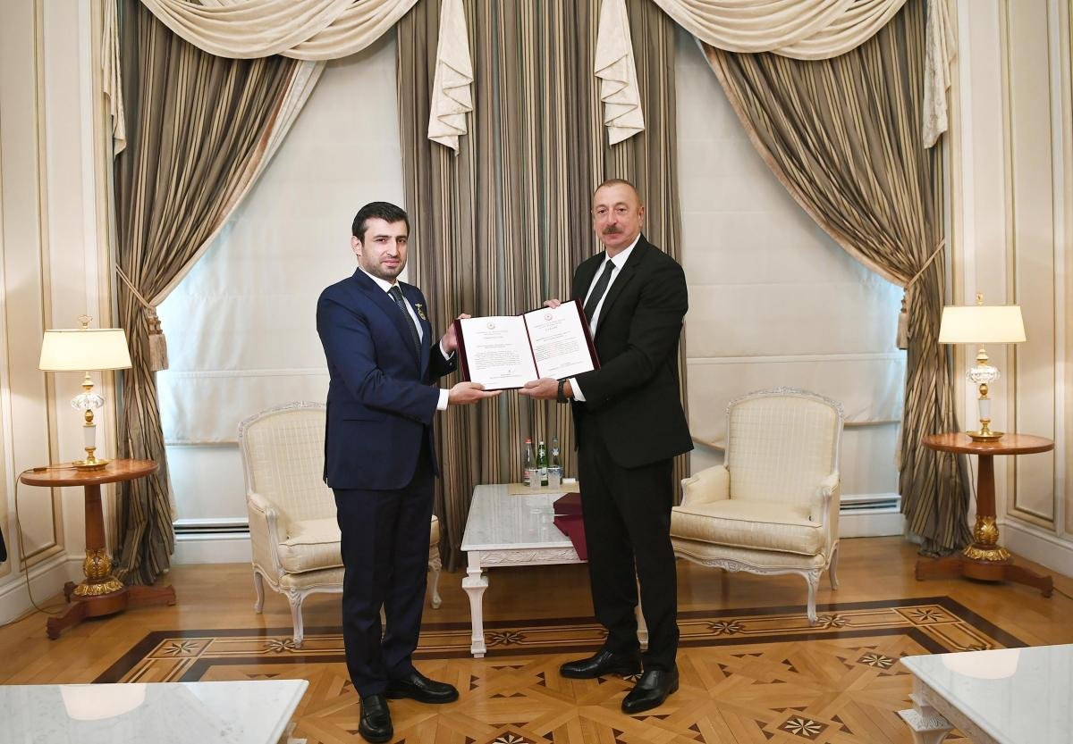 İlham Aliyev, Selçuk Bayraktar a madalya taktı #5