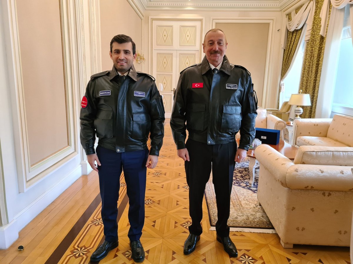 İlham Aliyev, Selçuk Bayraktar a madalya taktı #2