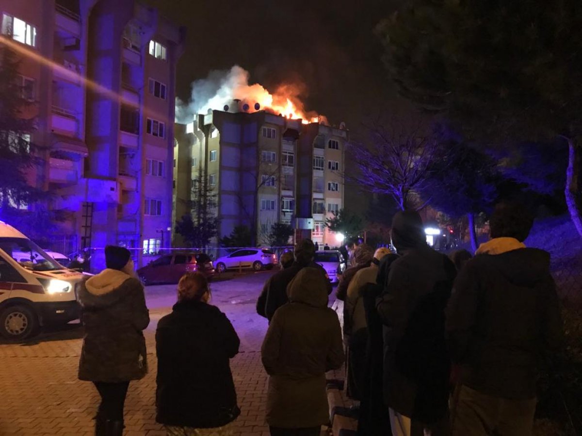 İzmit’te ailesiyle tartıştıktan sonra oturduğu evi ateşe verdi