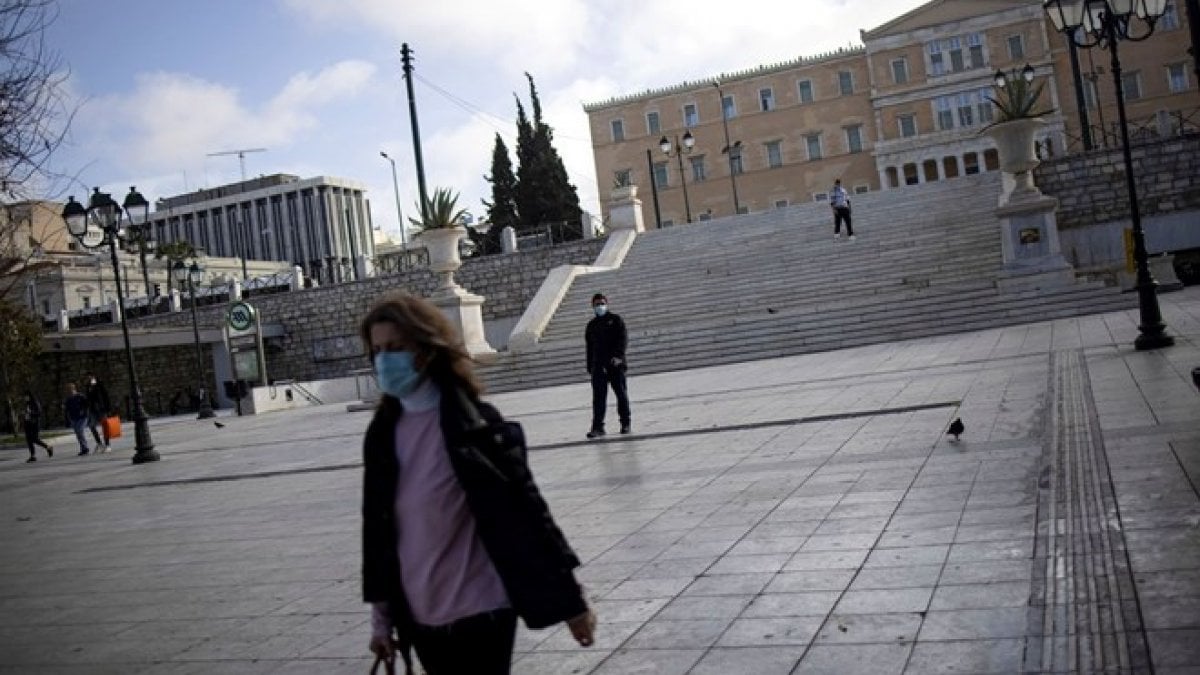 Measures are loosened in Greece, where the number of cases rises