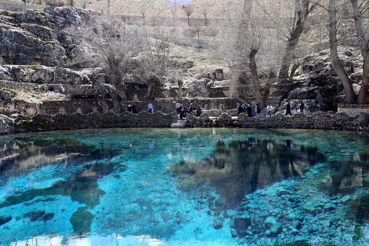Sivas'ta Gökpınar Gölü, her mevsim ziyaretçilerini ağırlıyor